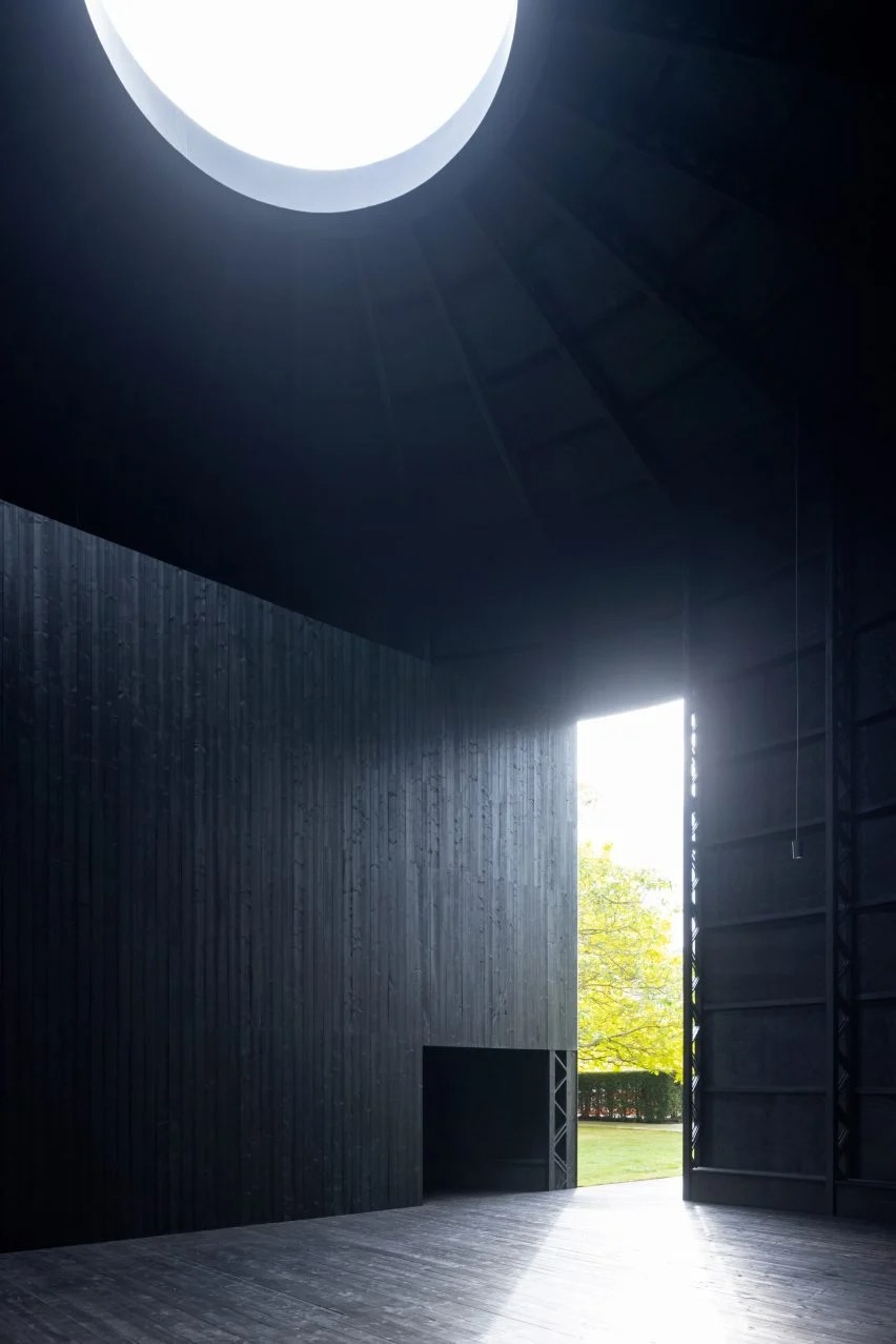 Theaster Gates crea una estructura simple para el Pabellón Serpentine. 1